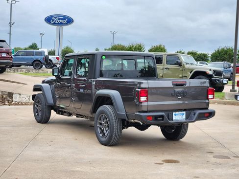 New 2026 Jeep Gladiator Sport AWD/4WD image 3