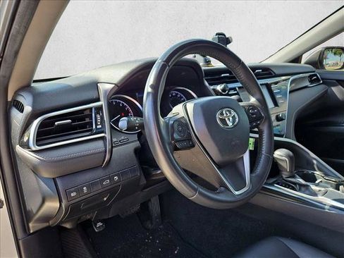 Used 2018 Toyota Camry SE FWD image 9