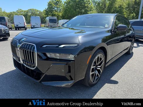 Used 2025 BMW 740i xDrive AWD/4WD image 4