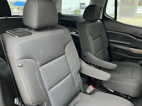 Used 2023 GMC Acadia SLE w/ Driver Convenience Package image 16