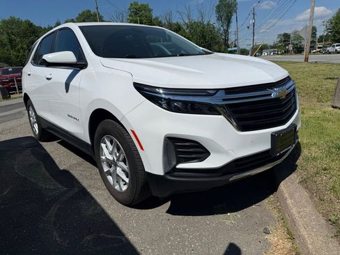 Used 2023 Chevrolet Equinox LT AWD/4WD image 2