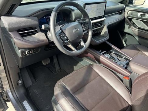 Used 2025 Ford Explorer Platinum w/ LUX Leather Package image 12