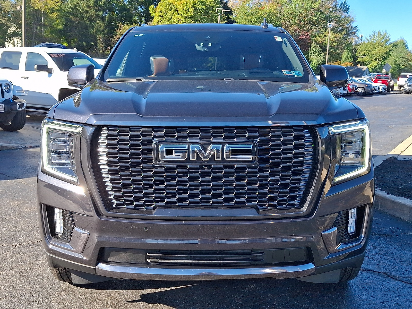 Used 2023 GMC Yukon XL Denali Ultimate AWD/4WD image 2