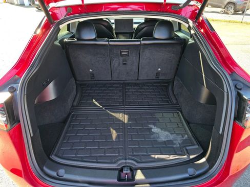 Used 2022 Tesla Model Y Long Range image 17