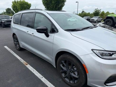 Used 2026 Chrysler Pacifica Select w/ S Appearance Package AWD/4WD image 14
