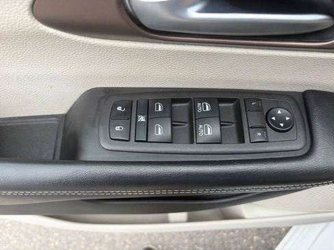 Used 2022 Chrysler Voyager LX FWD image 34