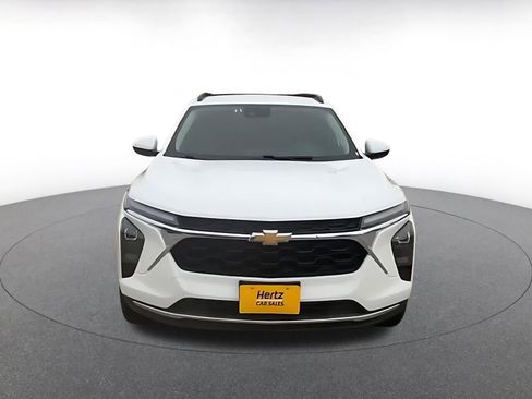 Used 2025 Chevrolet Trax LT FWD image 4