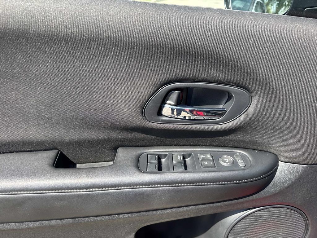 Used 2017 Honda HR-V LX image 21
