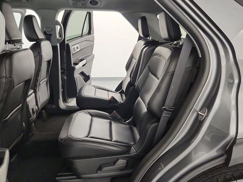 Used 2024 Ford Explorer XLT w/ Equipment Group 202A AWD/4WD image 18