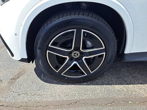 Used 2024 Mercedes-Benz GLC 300 4MATIC image 29