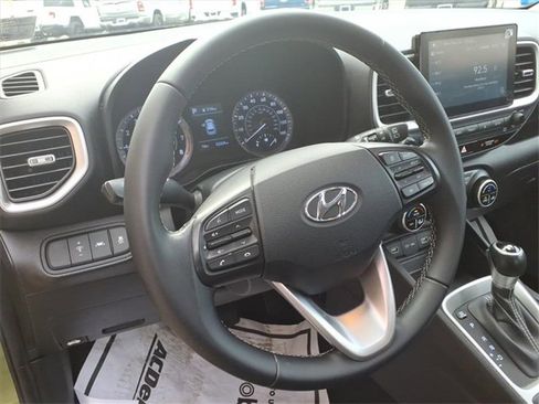 Used 2022 Hyundai Venue SEL image 12