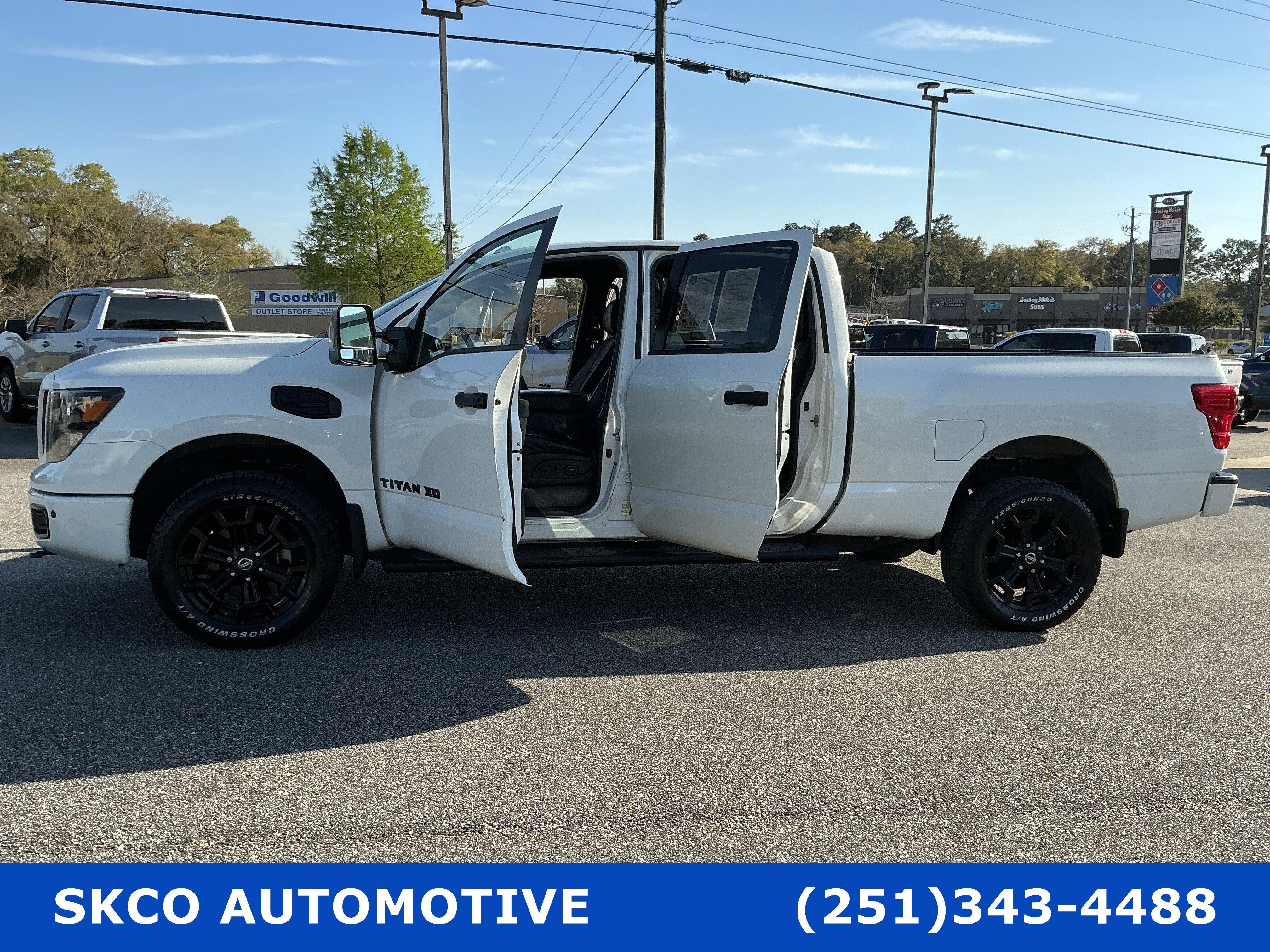 Used 2018 Nissan Titan SL w/ Midnight Edition AWD/4WD image 31