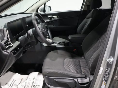 Used 2024 Kia Sportage LX image 9