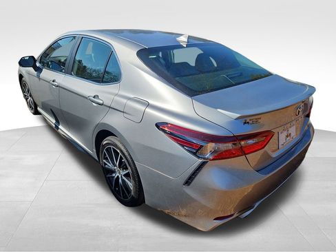 Used 2023 Toyota Camry SE image 4