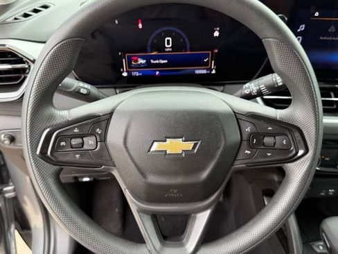 Used 2025 Chevrolet TrailBlazer LT FWD image 11