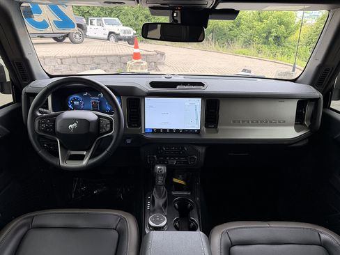 Used 2025 Ford Bronco Outer Banks AWD/4WD image 15