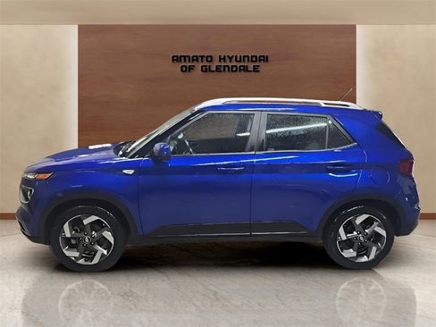 Used 2024 Hyundai Venue SEL image 3