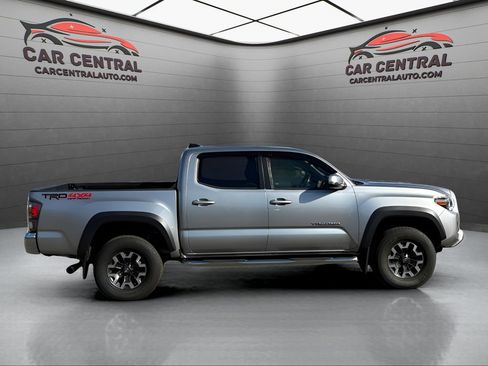 Used 2022 Toyota Tacoma TRD Off-Road image 7