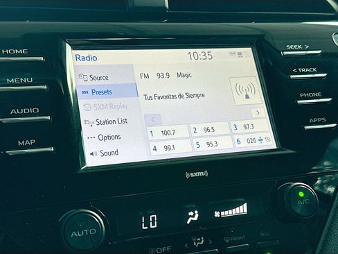 Used 2020 Toyota Camry SE image 14