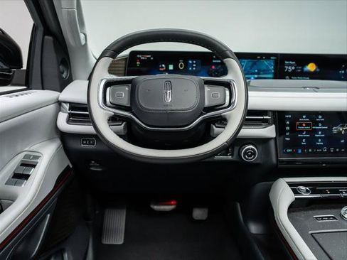 New 2026 Lincoln Navigator L Black Label AWD/4WD image 22