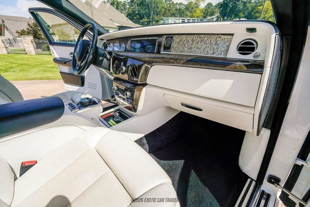 Used 2020 Rolls-Royce Phantom Sedan RWD image 38