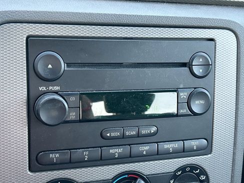 Used 2006 Ford Five Hundred SE FWD image 20