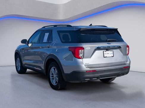 Used 2023 Ford Explorer XLT image 6
