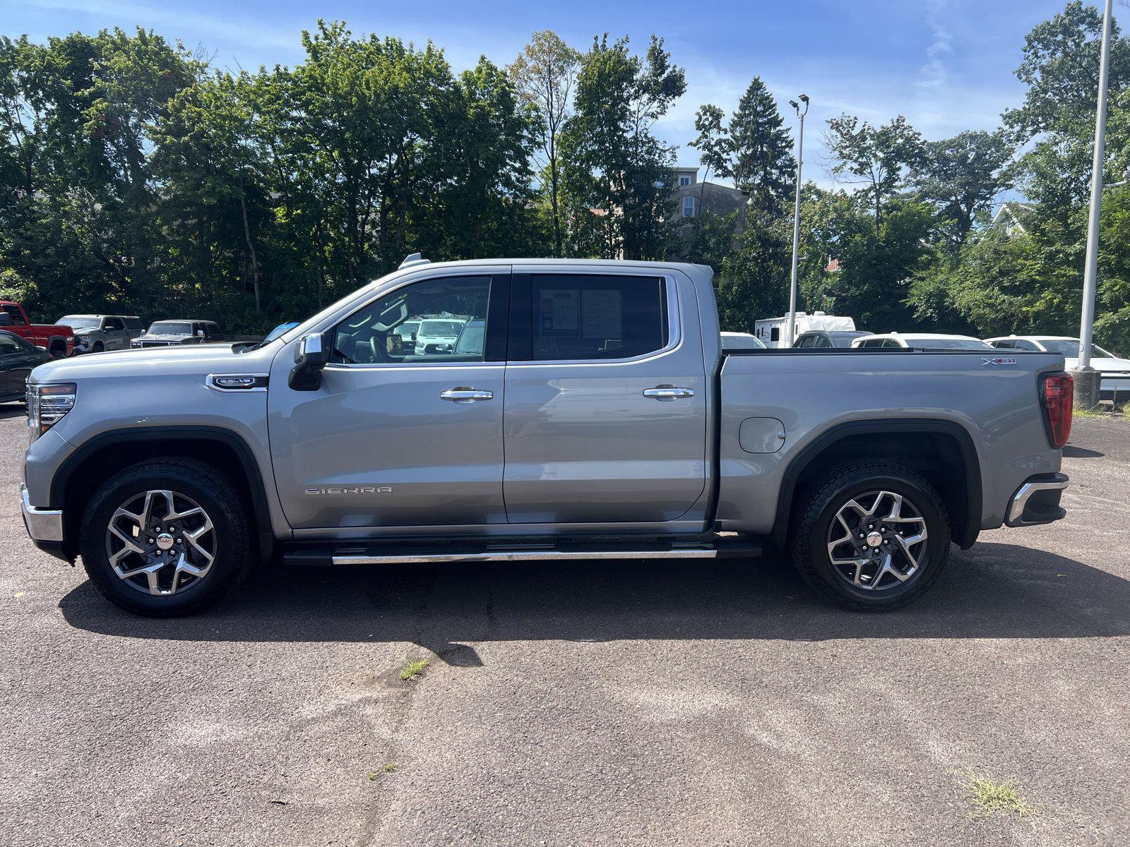 Used 2023 GMC Sierra 1500 SLT w/ SLT Premium Plus Package AWD/4WD image 4