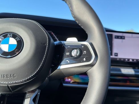 Used 2025 BMW 740i xDrive w/ Premium Package image 24