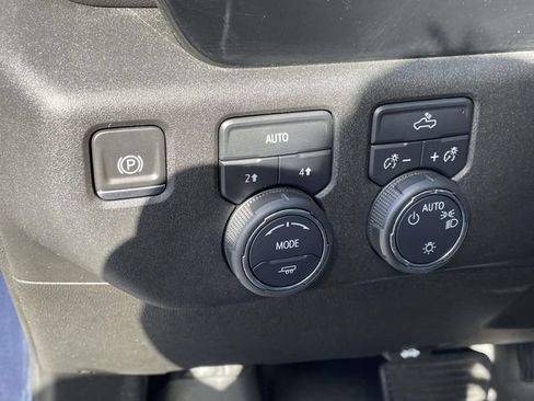 Used 2023 Chevrolet Silverado 1500 LT AWD/4WD image 19