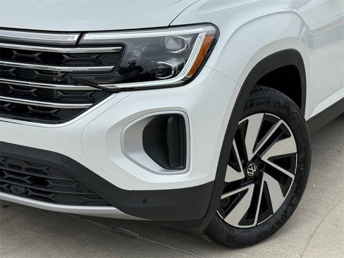 New 2026 Volkswagen Atlas SE image 2