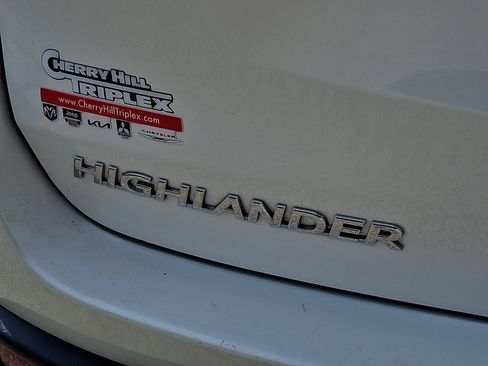 Used 2016 Toyota Highlander Limited Platinum AWD/4WD image 17