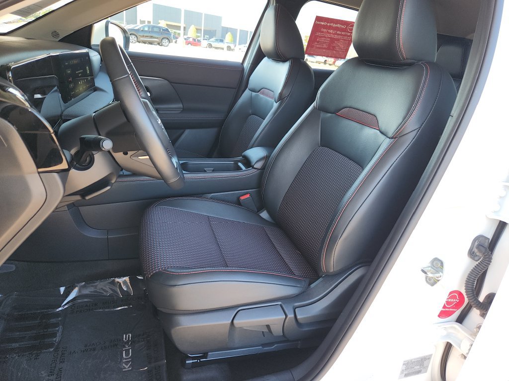 Certified 2025 Nissan Kicks SR FWD image 13