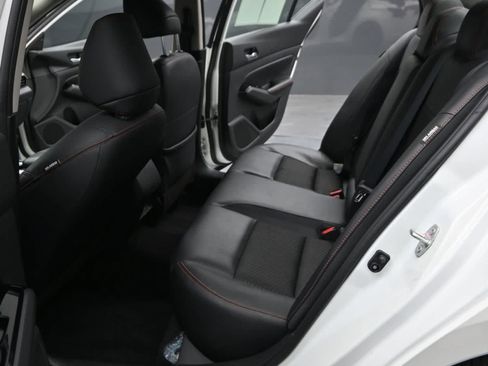 Used 2025 Nissan Altima 2.5 SR FWD image 17
