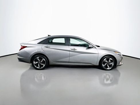 Used 2023 Hyundai Elantra SEL w/ Convenience Package FWD image 9