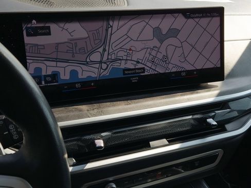 Used 2023 BMW X7 xDrive40i w/ Climate Comfort Package image 16