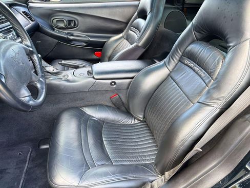 Used 2001 Chevrolet Corvette Coupe w/ Preferred Equipment Group2 image 5
