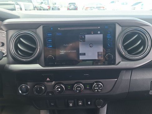 Used 2019 Toyota Tacoma TRD Off-Road AWD/4WD image 11