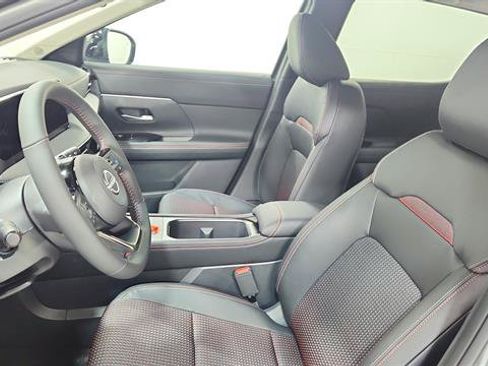 Certified 2026 Nissan Kicks SR FWD image 11