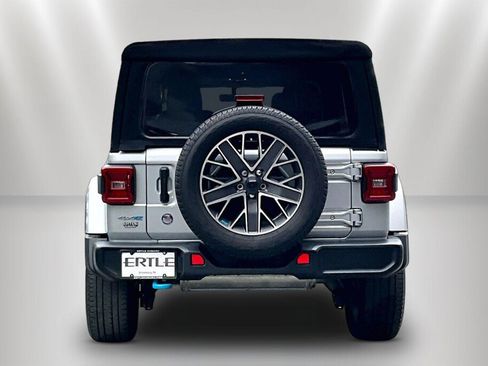 Used 2023 Jeep Wrangler Unlimited Sahara w/ Cold Weather Group AWD/4WD image 6