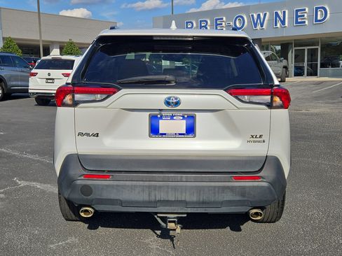 Used 2023 Toyota RAV4 XLE Premium image 7
