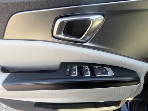 Used 2023 Kia Carnival LX image 21