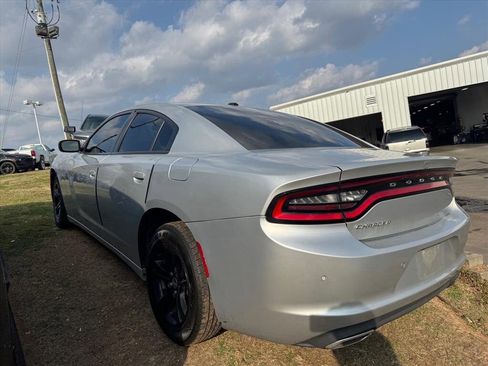 Used 2019 Dodge Charger SXT w/ Leather Interior Group image 5