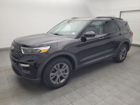 Used 2022 Ford Explorer XLT w/ Equipment Group 202A AWD/4WD image 2