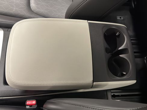 Used 2024 Kia Carnival LX FWD image 19