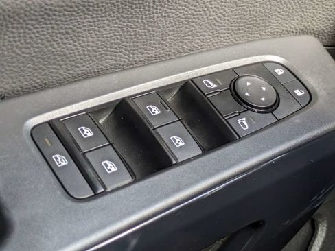 Used 2026 Nissan Pathfinder SV FWD image 27