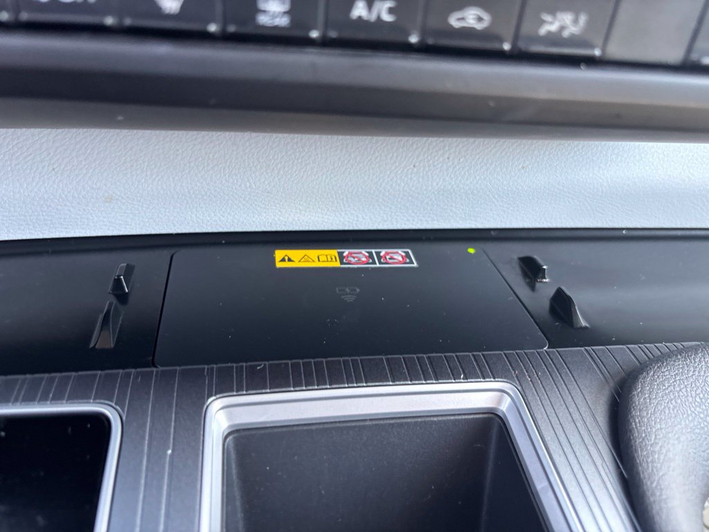 Used 2025 Toyota Sienna XLE FWD image 28