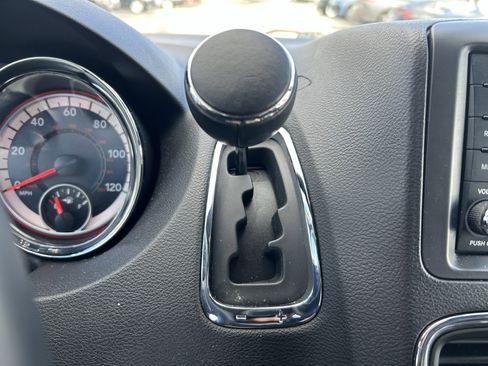 Used 2018 Dodge Grand Caravan SXT image 15