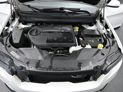 Used 2019 Jeep Cherokee Limited image 14