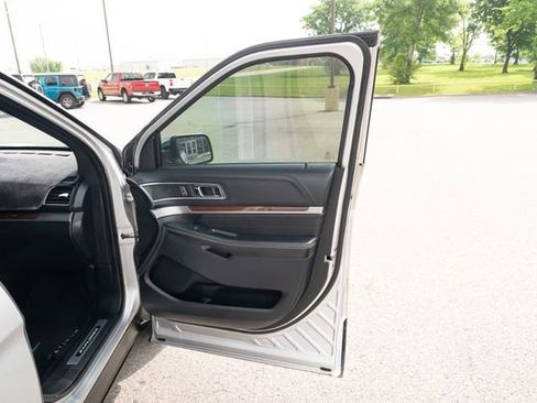Used 2019 Ford Explorer Platinum AWD/4WD image 16